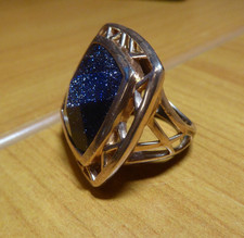 Aventurin-Halo-Ring - Gold 333 - tiefblauer Aventurin im Kissenschliff