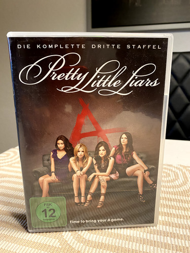 Pretty little liars die - -,