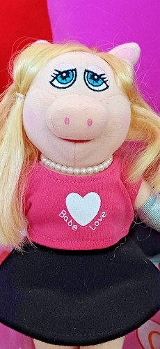 Miss piggy babe love - "babe, love"
