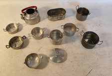 Blechgeschirr Blechspielzeug Alu Puppenherd Tiny Kitchen Teekanne Sieb Topf