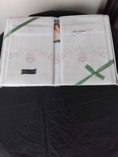 Besticktes Doppelbett