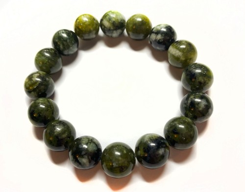 Armband aus dem edelstein - dem,
