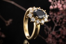 Eleganter massiver Ring mit