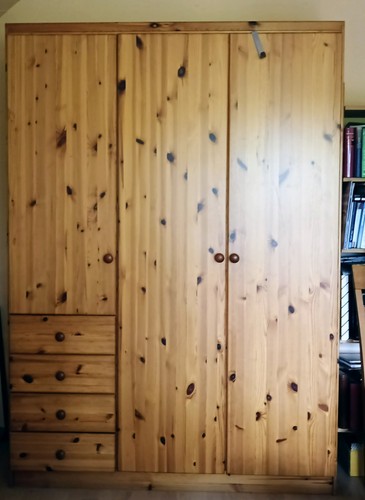Kleiderschrank aus massivholz - kleiderschrank,