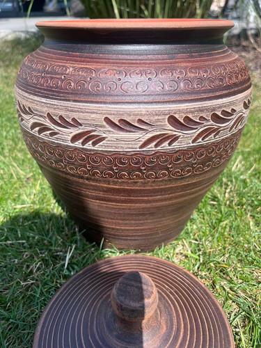 Traditioneller gärtopf aus - traditioneller,