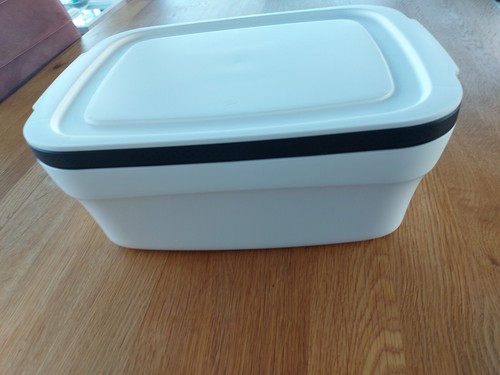 TUPPERWARE