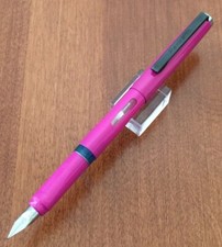 VINTAGE PELIKAN FUCHSIA PINK