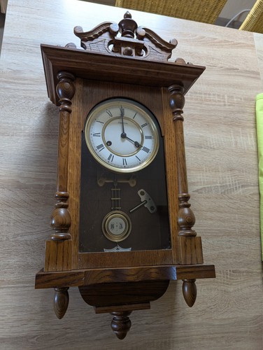 Alte wanduhr von - von,