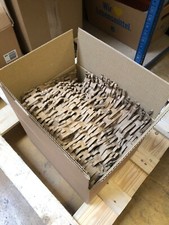 Verpackungsmaterial, Füllmaterial aus Wellpappe, Polstermatte aus Pappe