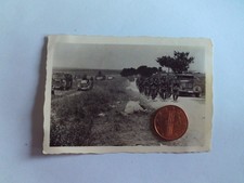 Foto Wehrmacht Vormarsch Kolonne Fahrzeuge Mercedes LKW tote Pferde