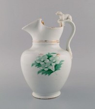 Antike Bing & Grøndahl Schokoladenkanne aus Porzellan mit einem Löwen am Henkel.