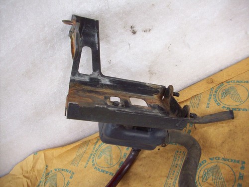 Batteriehalter mit ölsammler - batteriehalter,