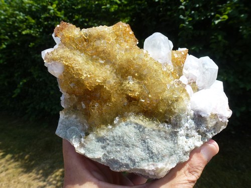Fluorit mit calcit - calcit, dolomit
