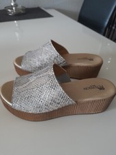 NEUE Pantolette, Gil Peterson