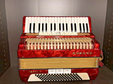 Akkordeon Hohner Verdi II rot 96 bass gold 9 Diskantregister 3 Bassregister