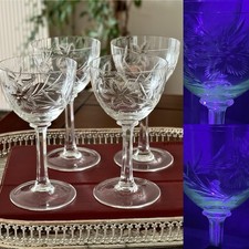 4 Art-Deco Weingläser Weinglas Uran Uranglas mit Schliff, selten! 1920-1930er