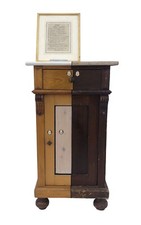  Antikes Nachtschränkchen