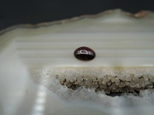 Echter Rhodolith oval Cabochon