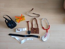 Großzügiges Steiff Accessoires Set - Jeanskleid - Stethoskop - Schaufel - Gürtel