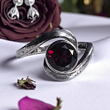 * Wunderschöner Damenring * Granat * Vintage * Silber 925 * (1573)