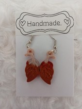 Ein Paar Ohrringe Handmade