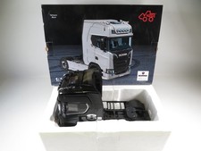 1:18 NZG 1019/51 Scania V8 730