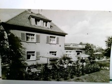 Kurort Hartha. Cafe Daheim. Alte AK s/w. Gebäudeansicht, Außenbestuhlung, Gäste