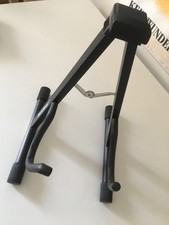 RockStand klappbarer E-Gitarren E-Bass  Ständer / Rock Stand / RS20800 ?