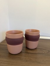 Normann Copenhagen Becher-Set – Rosa / Bordeaux, Silikonring, 2 Stück