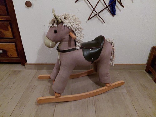 Schaukelpferd prototyp gibt - schaukelpferd,