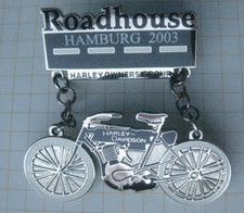 ROADHOUSE HAMBURG 2003  / HARLEY DAVIDSON ................. Motorrad Pin (Bo16)
