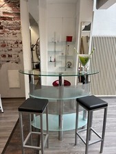 Schicke ,moderne Bar aus Glas und Metall incl. 3 Barhocker,Spiegel +  Deko.