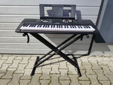 Yamaha EZ-220 Keyboard