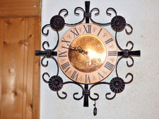 Wanduhr Schmiedeeisen Schweizer Quarz-Uhrwerk goldfarbenes Zifferblatt