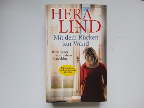 Mit dem rücken zur - mit,