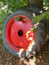 Treckerreifen rot, 12,4 - 38 auf 8 Loch Felge