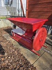 Handbetriebene Traubenmühle