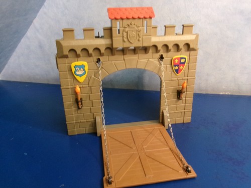 Zugbrücke mit fackeln - zugbrücke,