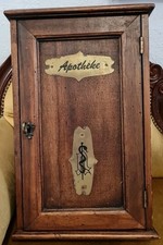  Sehr alter Arztschrank Apothekerschrank Medizinschrank mit Messing Emblem