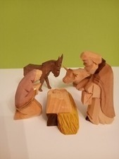 Krippenfiguren geschnitzt