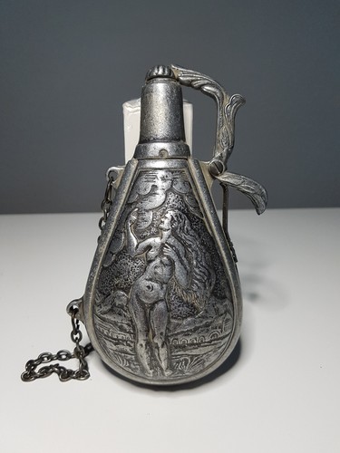 Alte pulverflasche mit kette - pulverflasche,