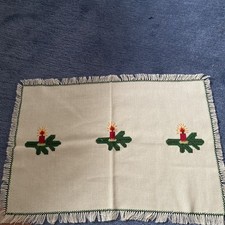 Weihnachtsdecke handgestickt