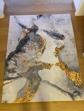 Teppich Mit Golddruck Von Bpc