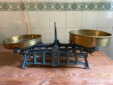 Schöne antike Schüsselwaage