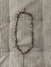 Bunte Perlenkette im Boho-Stil