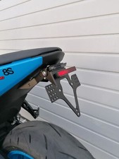 kurzer Kennzeichenhalter Suzuki GSX-8S Heckumbau Kennzeichenträger Tail Tidy 