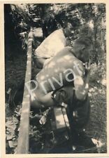 Foto WK II Wehrmacht Unterkunft Toilette Donnerbalken Notdurft Ostpreussen L1.95