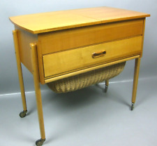 Vintage Nähkasten auf Rollen