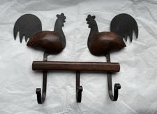 Rustikale Hakenleiste aus Holz & Eisen – Motiv Huhn Hennen – Wanddeko