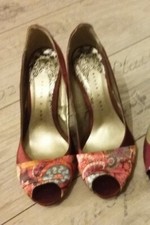 Weinrote Peeptoes Pumps High Heels, Gr. 39, Paisley-Muster 